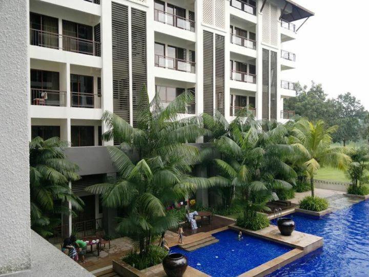 Garden View Pulai Springs Resort Скудай Екстер'єр фото