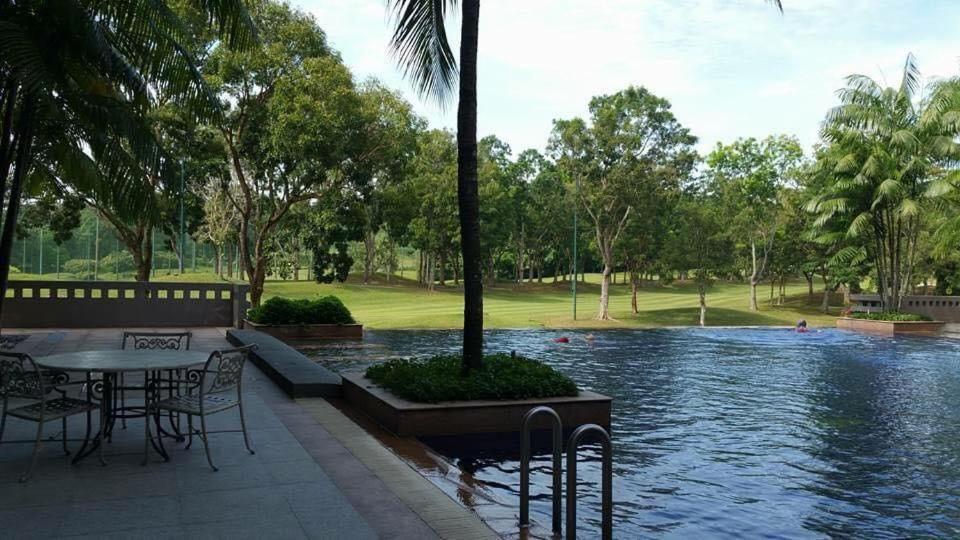 Garden View Pulai Springs Resort Скудай Екстер'єр фото